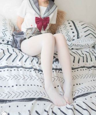 他一口吸住她粉嫩的奶头_720完整视频观看